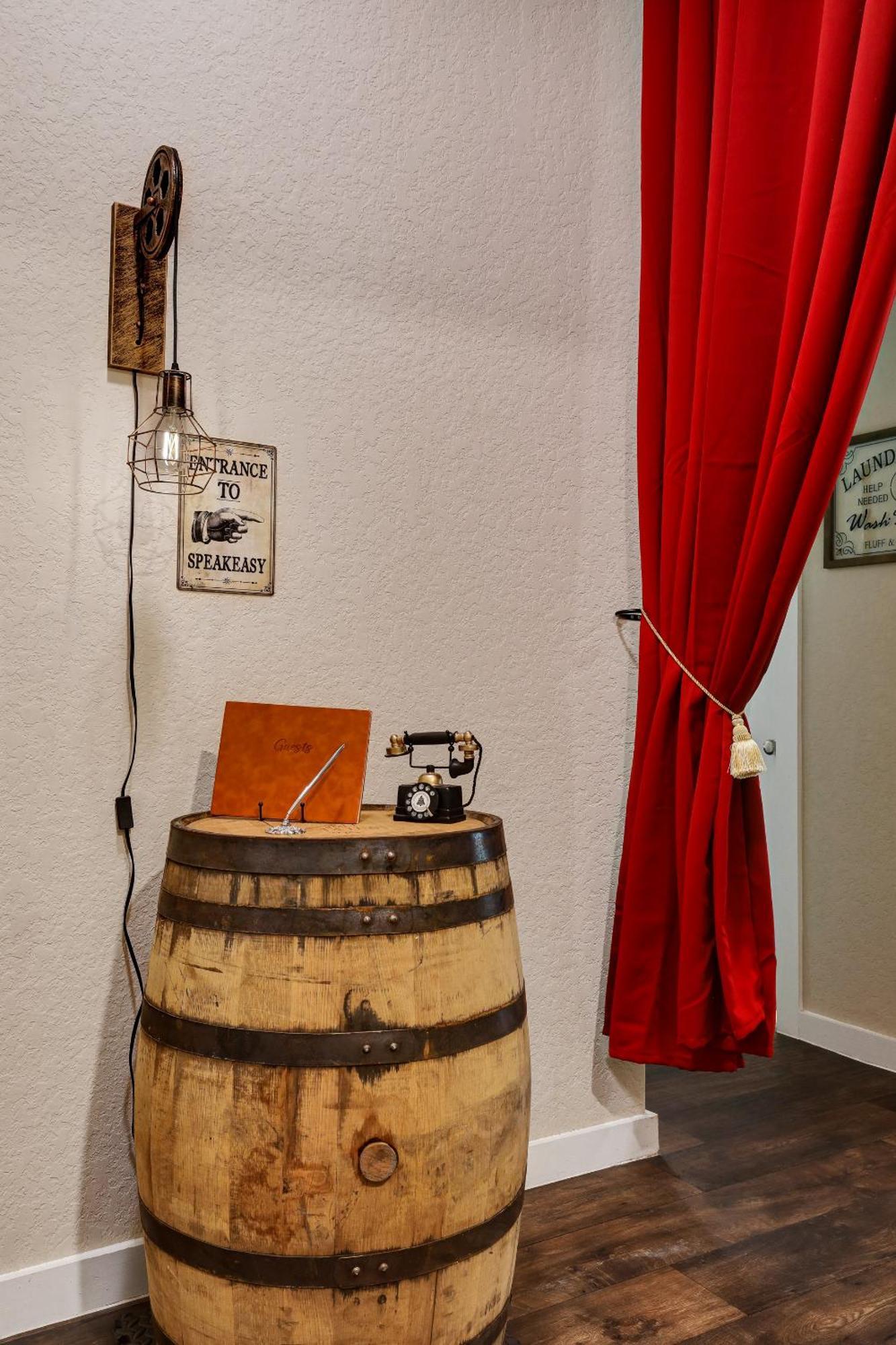 Speakeasy - A Birdy Vacation Holiday home